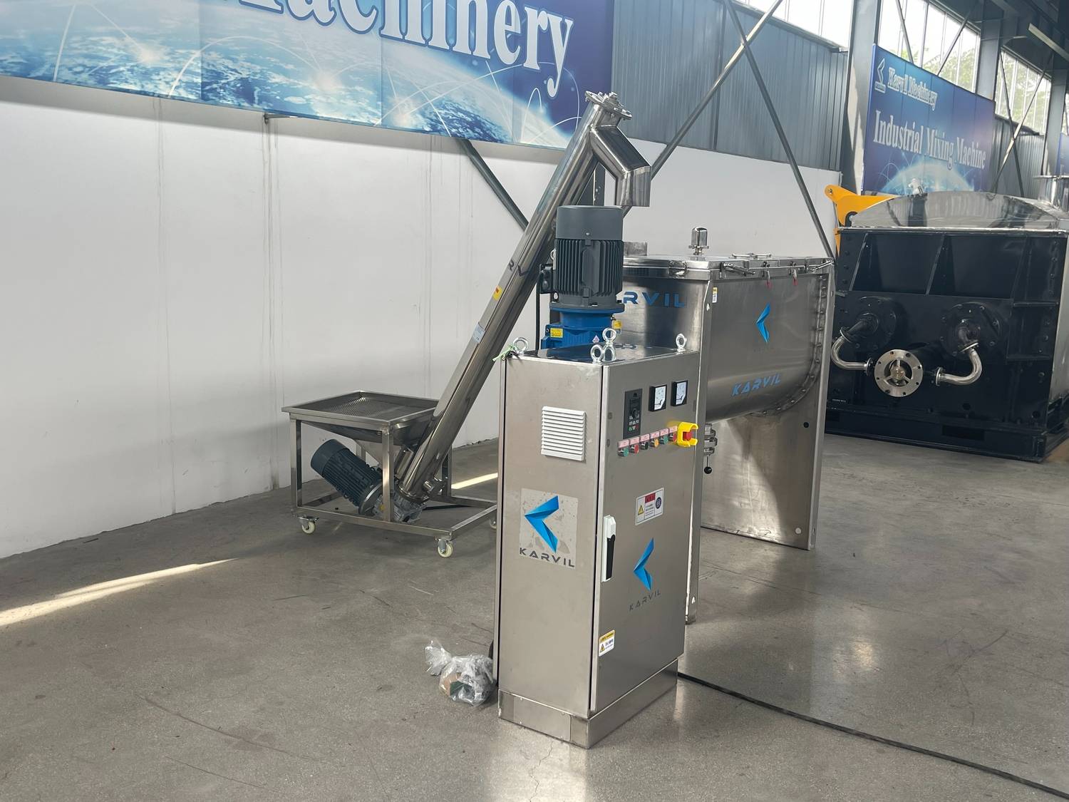 Ribbon-Blender-With-Screw-Conveyor (3)