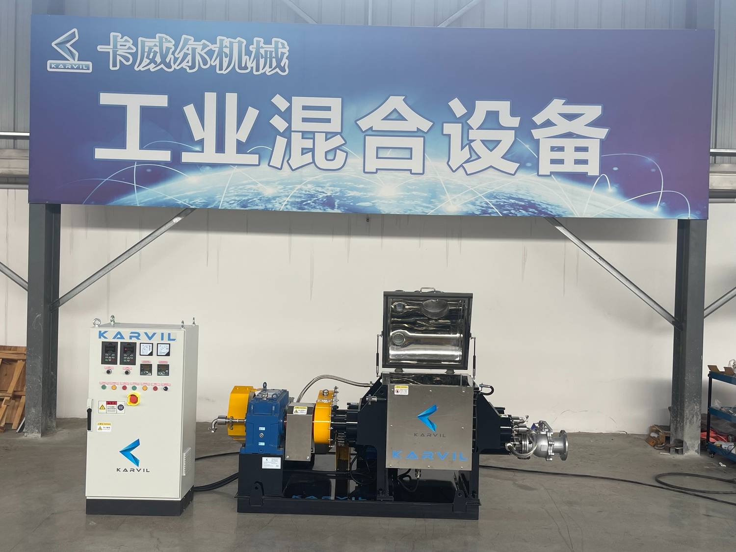 Doppelarmmischer in Silikongummiproduktion